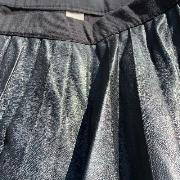 🎀 Fun flirty skater faux leather skirt szM - Picture 2 of 6